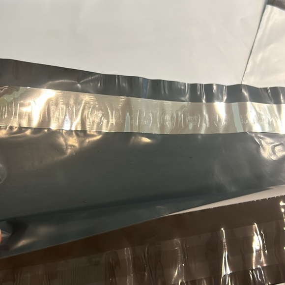 (50) Poly Mailer in Mix & Various sizes - Picture 3 of 5